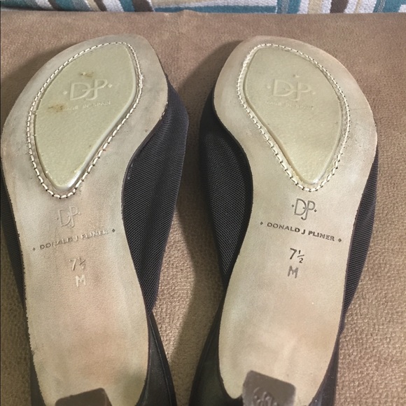 Donald J Pliner Stretch Sandals - Picture 8 of 8